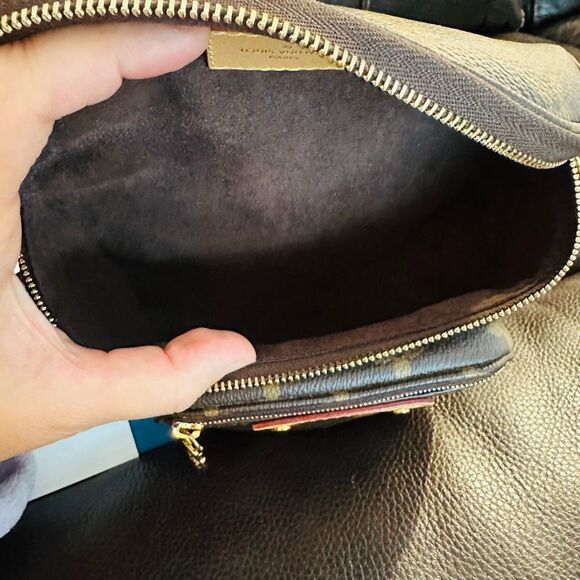 Louis Vuitton Mini Bumbag - Picture 14 of 16